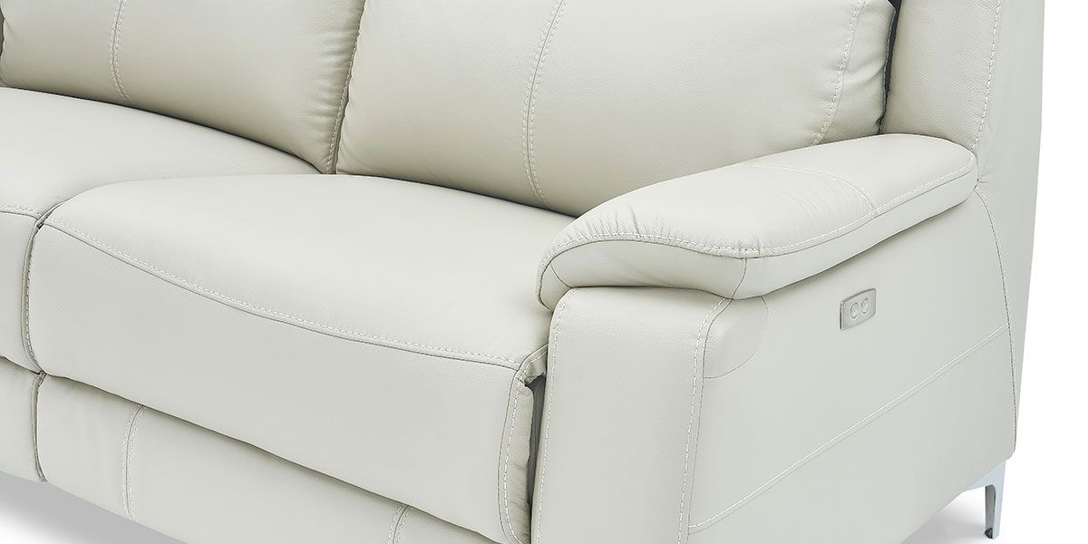 Canapé_relaxation_électrique_3_places_en_cuir_KARA_-_Gris_clair_9_LaMaisonDuCanapé