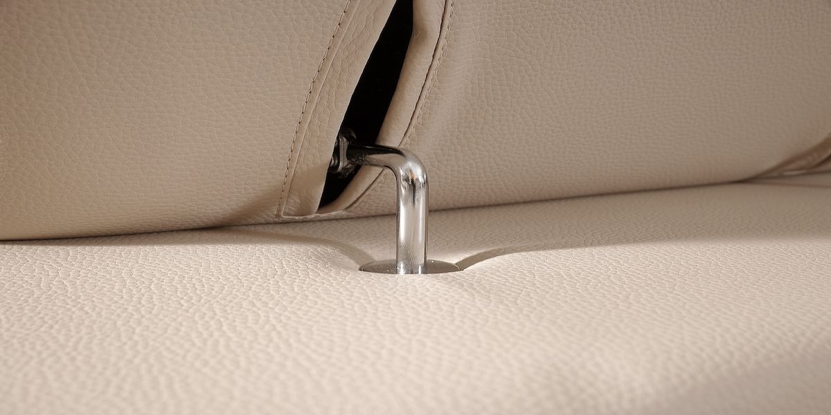 Canapé_3_places_en_cuir_NAEL-Beige_10_LaMaisonDuCanapé