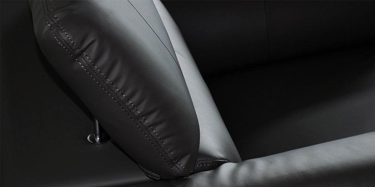 Fauteuil_en_cuir_MARJORIE_-_Noir_LaMaisonDuCanapé