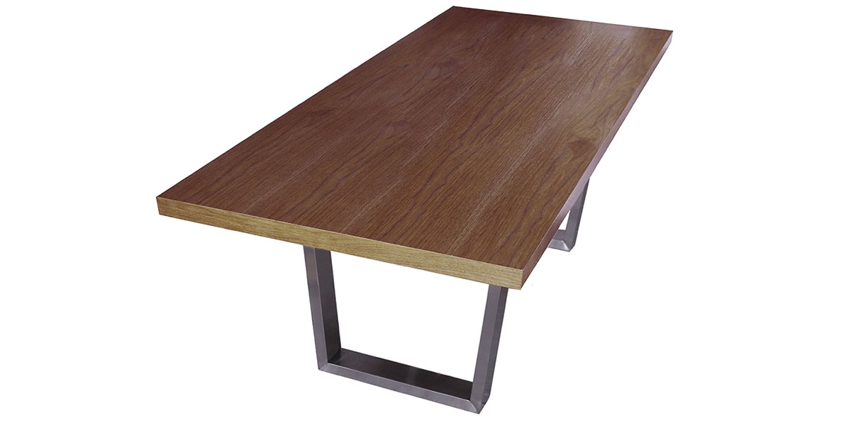 Table A Manger Bois De Noyer Mia